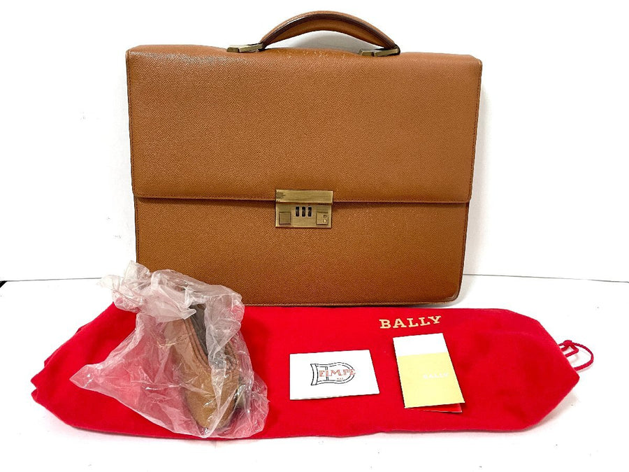 Bally レザーブリーフケースの正面写真
